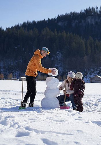 Family experiences winter